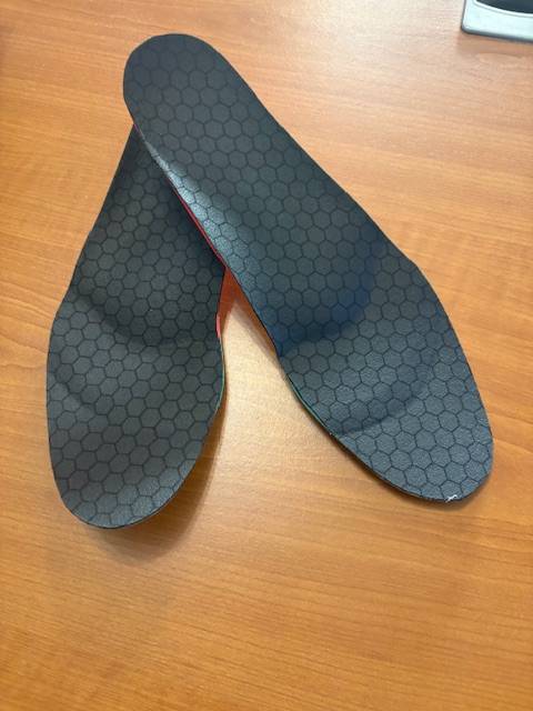 Orthèses plantaires (semelles orthopédiques sur mesure) pour la course à pied – fabrication dans notre atelier de podologie du sport à Allauch