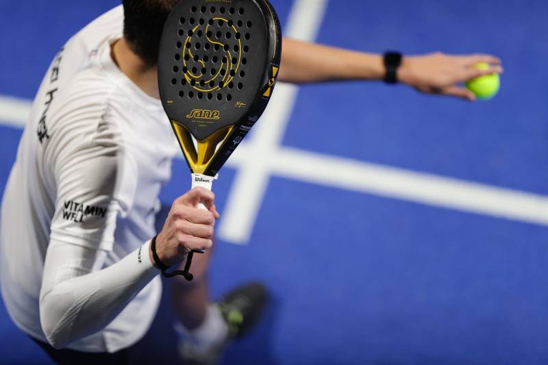 Semelles orthopédiques et padel tennis : un duo gagnant pour la performance et la prévention